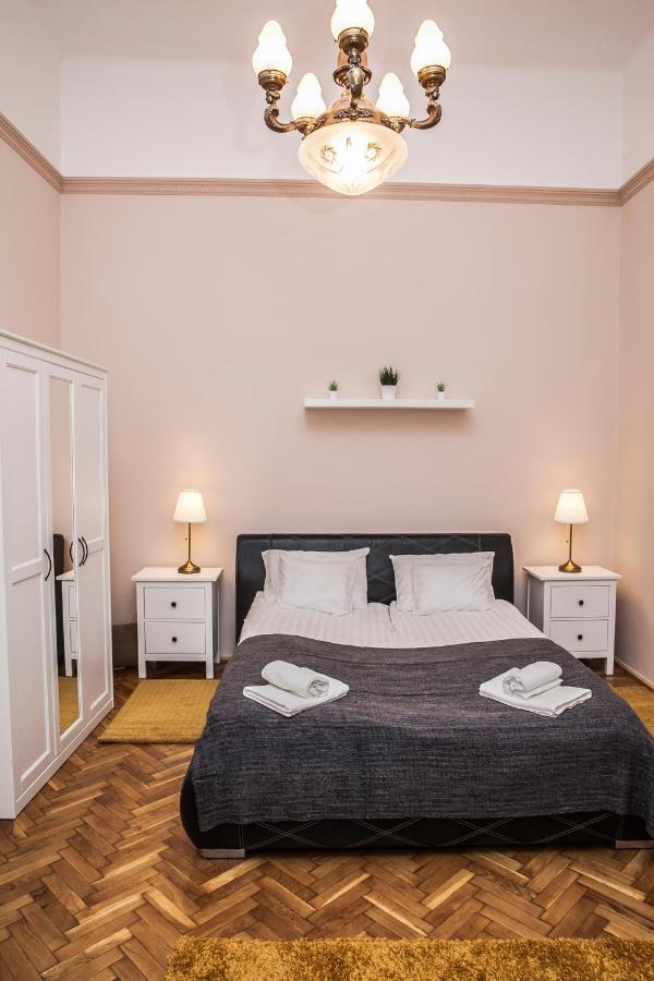 Fullmoon Apartments 1 Szeged Esterno foto